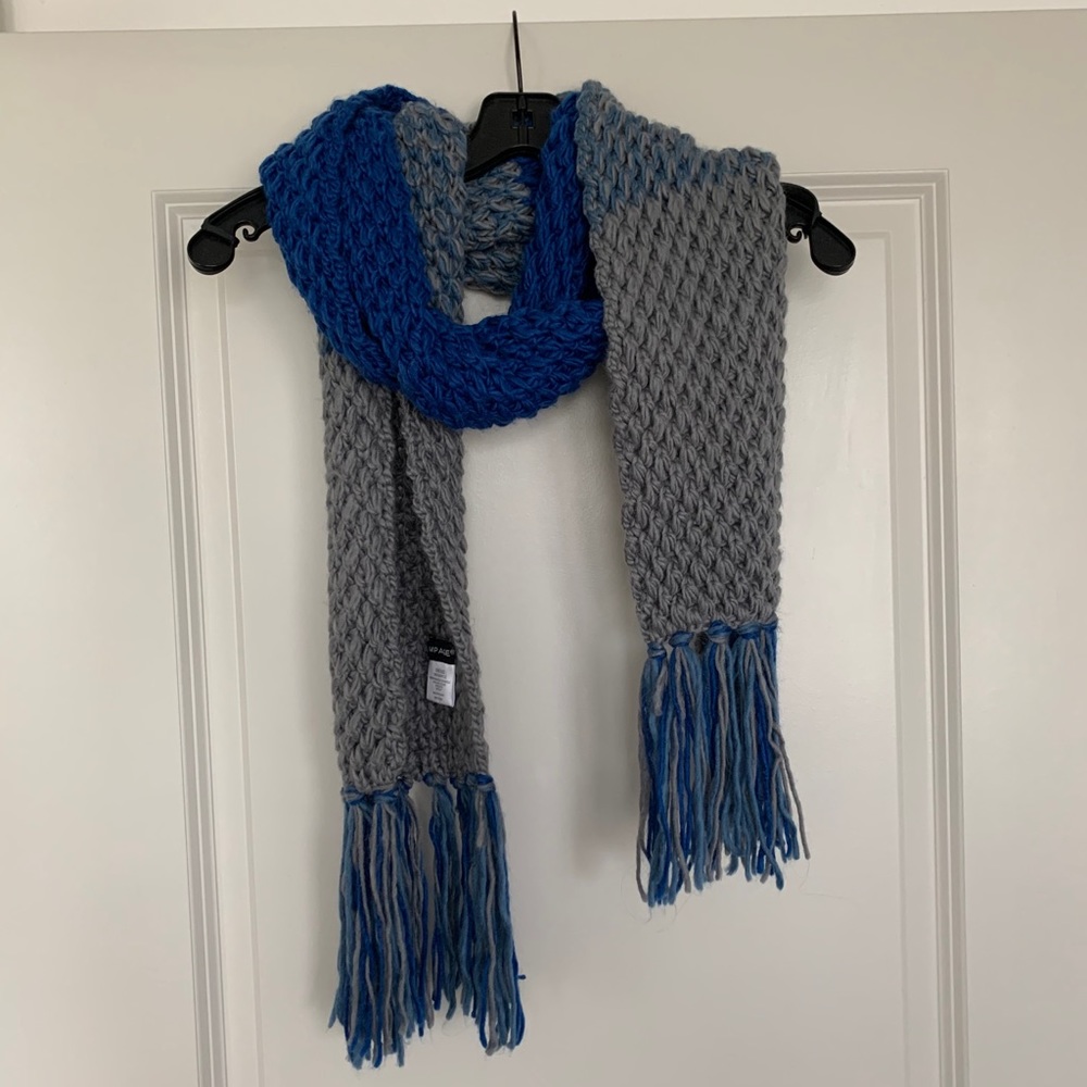 Long Scarf 🧣 - Picture 4 of 4